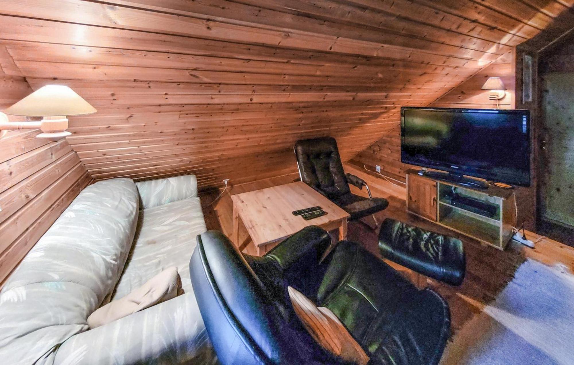 4 Bedroom Gorgeous Home In Fitjar Экстерьер фото