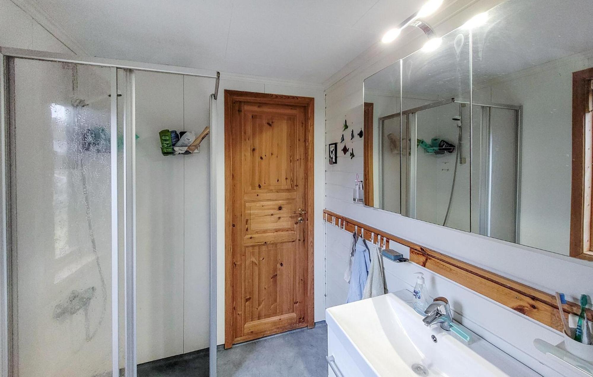 4 Bedroom Gorgeous Home In Fitjar Экстерьер фото