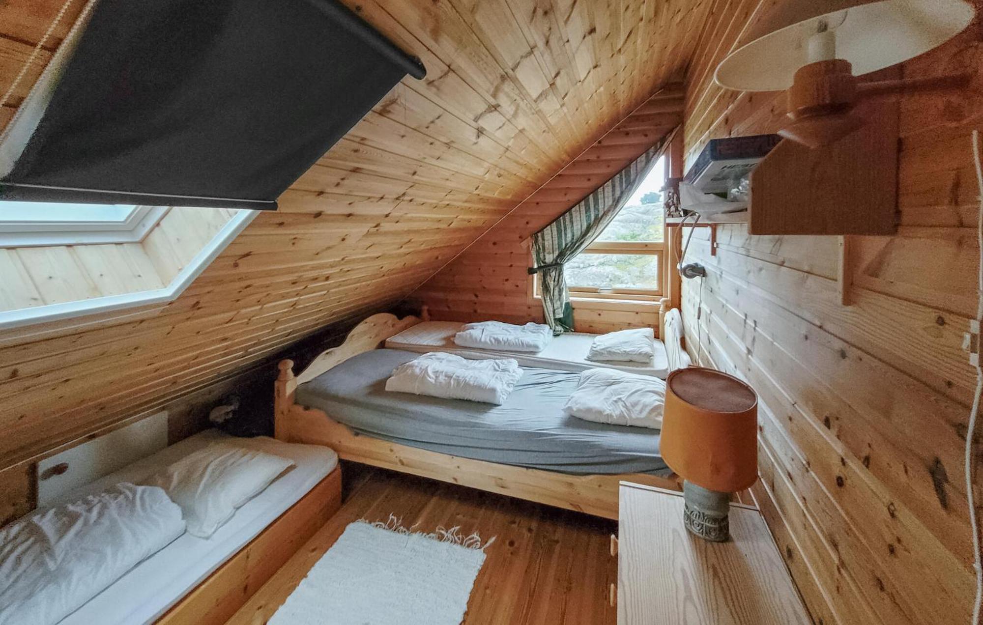 4 Bedroom Gorgeous Home In Fitjar Экстерьер фото